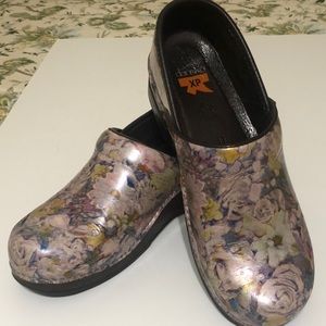 Dansko XP Clogs Women’s Work Shoes